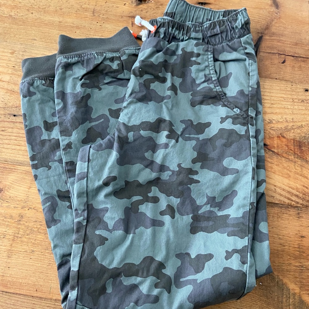 Like new! Sz 12 lined Cat & Jack camo joggers $5